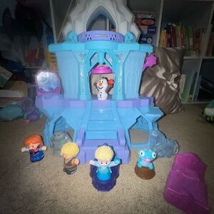 Little People Fisher Price Frozen Elsa’s Enchanted Lights Palace
